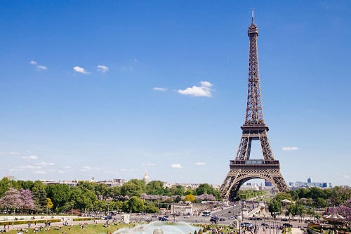 Photo : View of Paris and the Eiffel Tower to illustrate guided tours of Paris, France.