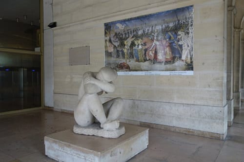 Photo du parvis du musée des Beaux-Arts d'Orléans  pour illustrer la visite guidée de deux heure trente minutes du musée des Beaux Arts d'Orléans ; Orléans, Val de Loire, France.