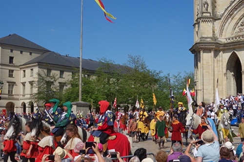 Photo des fêtes de Jeanne d'Arc pour illustrer une visite d'Orléans dans le Val de Loire, France.