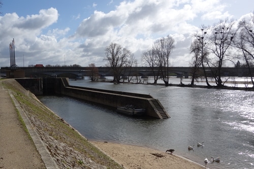 Début du canal d'Orléans pour illustrer la visite guidée des bords de Loire.