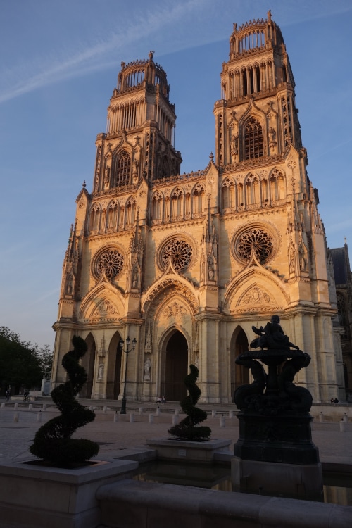 Photo Façade de la cathédrale d'Orléans pour illustrer la visite d'Orléans en 2 x 2 heures. Orléans, Val de Loire, France.