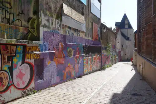 Don't miss the street art during your visit of Orléans. At the background of the photo the only remaining tower of the ancien city wall is remaining 