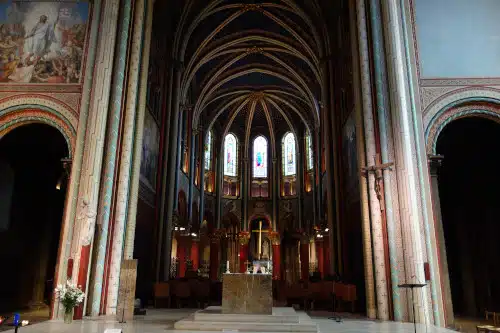 Choir of the Saint-Germain romanesque church to illustrate the Saint-Germain-des-Prés Guided Tour in Paris, France