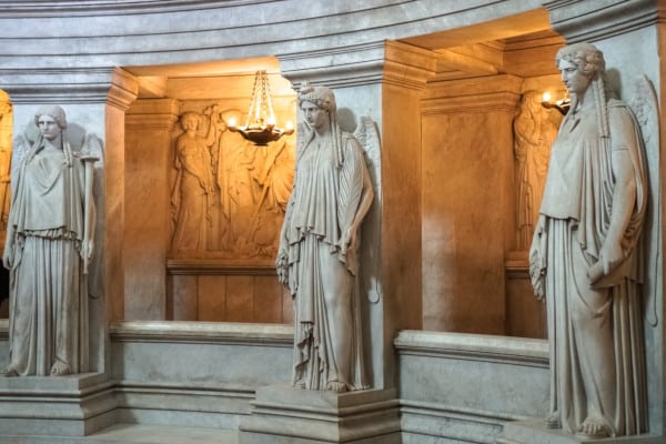 Statues at Napoléon Tomb in the Invalides to illustrate the Paris private tour offer at Broaden horizons