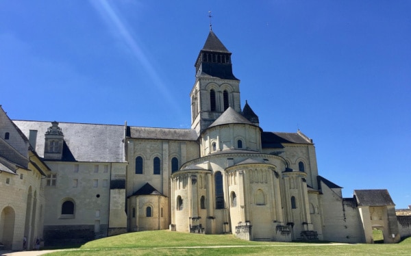 Foto del Castillo de la abadía de Fontevraud para ilustrar la visitas guiadas del Valle del Loira, Francia.