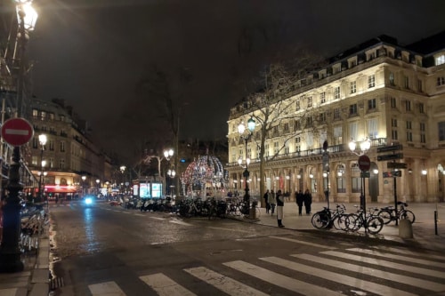 Photo of Comédie-Française at night just beside the louvre.