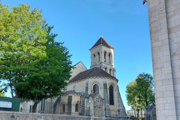 Photo of the Saint-Pierre-de-Montmartre church, to illustrate the Montmartre Private Tour, Paris, France.