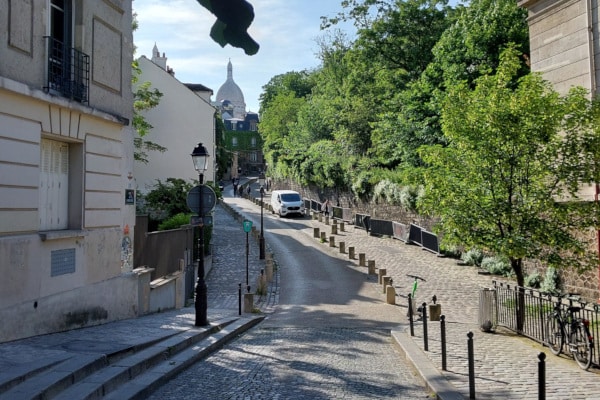 Photo of rue de l'Abreuvoir to illustrate the Paris Montmartre Private Tour.