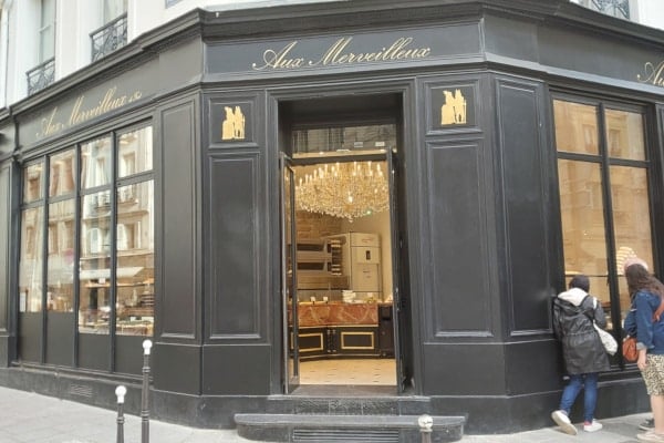 Photo of the patisserie shop aux merveilleux in Paris le Marais district.