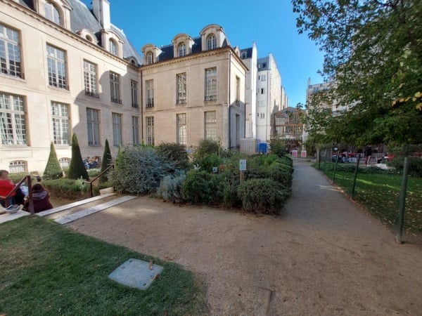 Jardin des Rosiers - Le Marais