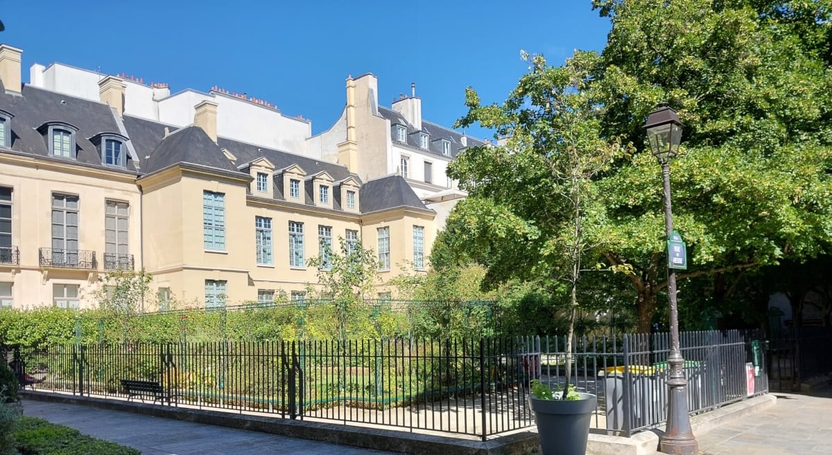 Saint-Gilles-Grand-Veneur Garden - View of Hôtel d'Ecquevilly