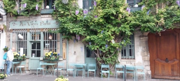 Au Vieux Paris d'Arcole, oldest Parisian restaurant in Ile de la Cité beside Notre-Dame Cathedral to illustrate the Île de la Cité Walking Tour in Paris, France.