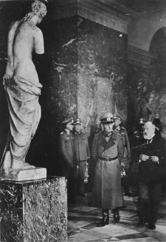 Generalfeldmarschall Gerd von Rundstedt in front of a plaster model of the Venus de Milo while visiting the Louvre on 7 October 1940.