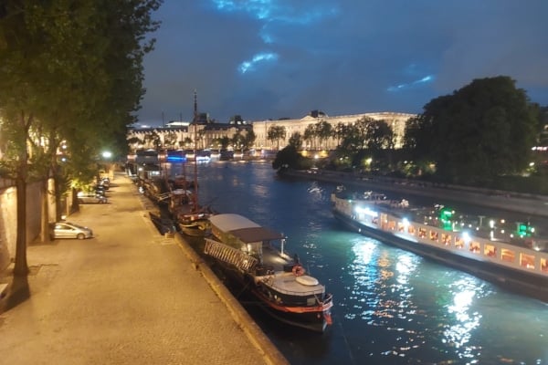 Notre Dame cathedral and seine river at twilight. Paris, France to illustrated the Louvre evening tour and the louvre by night tour (in the winter).