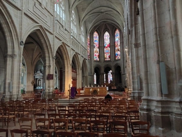 Nave of the Saint Louis cathedral in Blois.